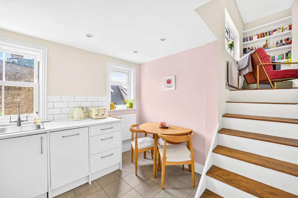 Apartment in London, Ferme Park, Stroud Green - More
