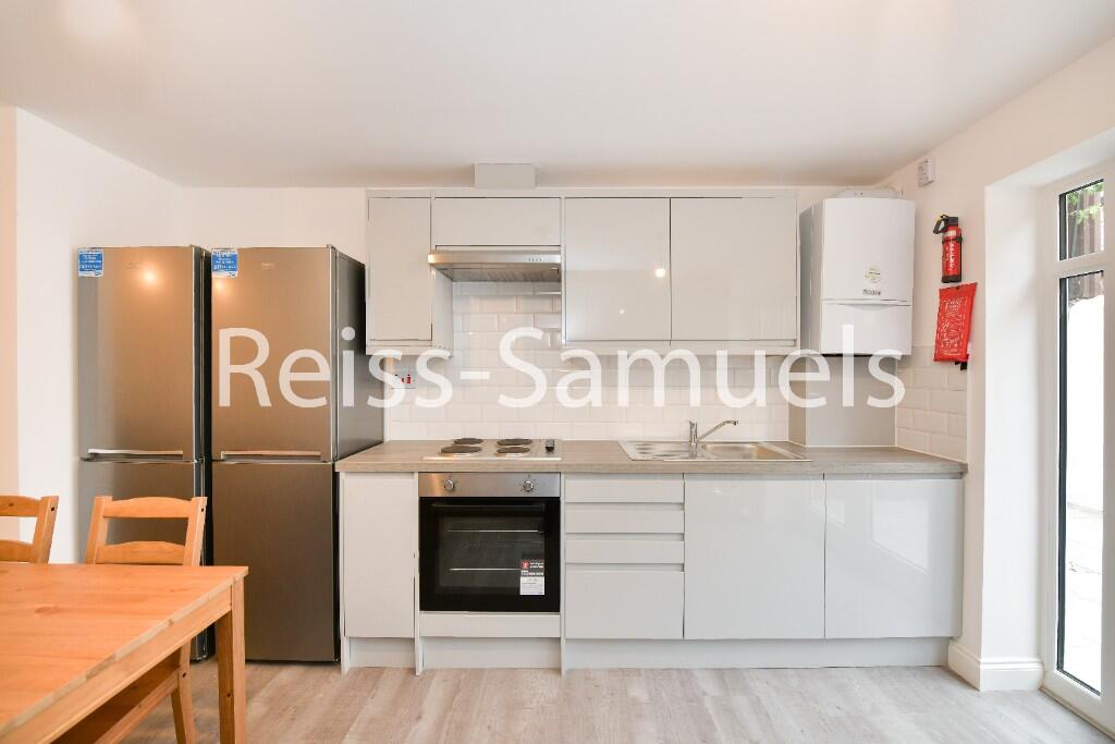 5 bedroom terraced house for rent