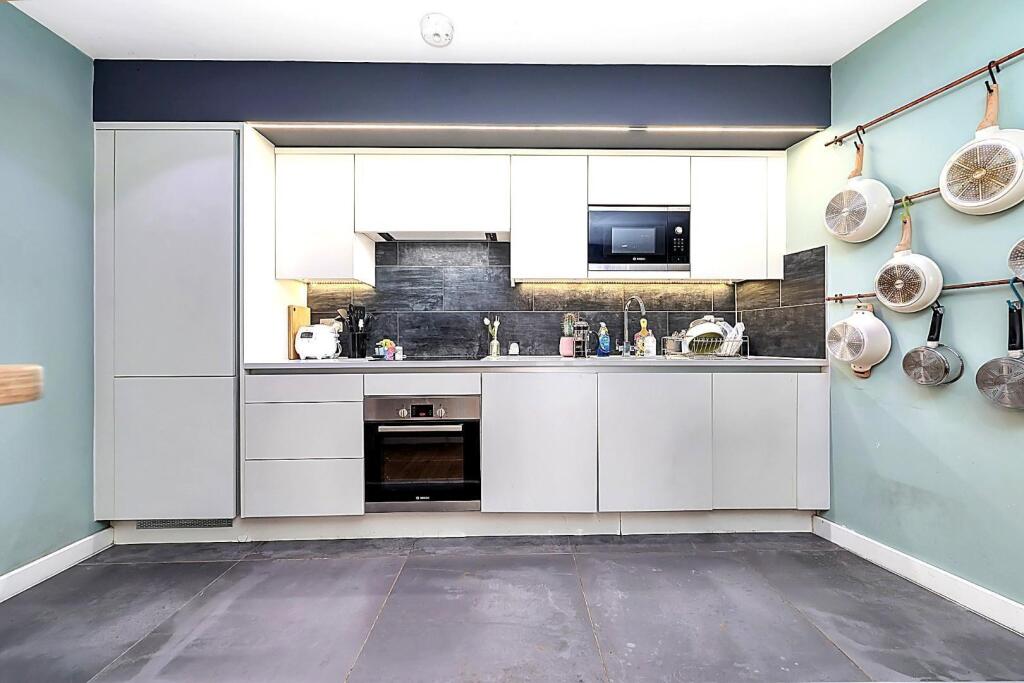 Apartment in London - View 5