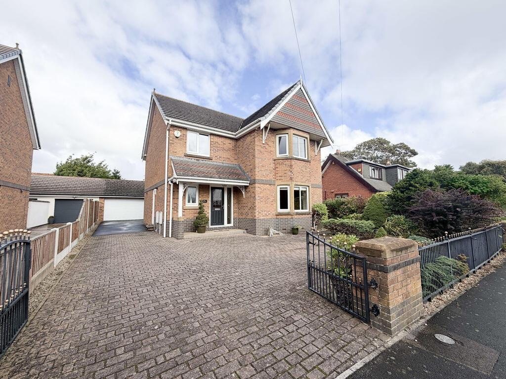 Main image of property: 26a Oldfield Carr Lane, Poulton-Le-Fylde, FY6 8EW