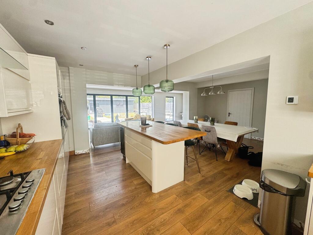 Prestbury Drive, Warminster, BA12 photo 4
