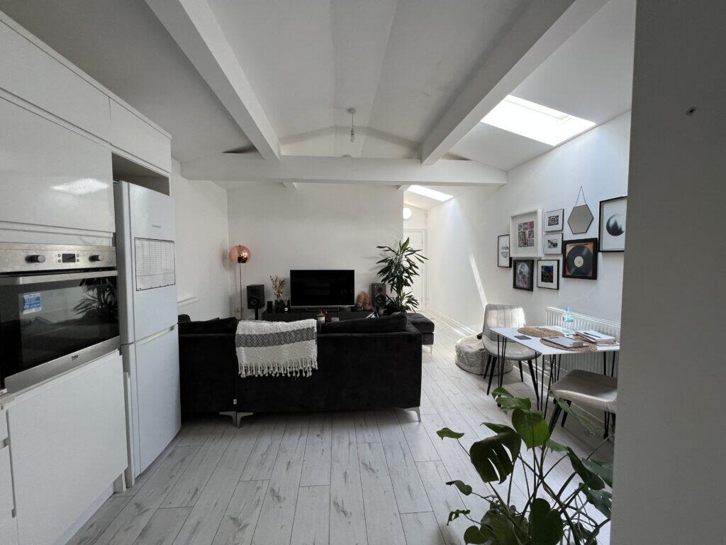 Apartment in Manchester, Parrs Wood, Didsbury - View 3