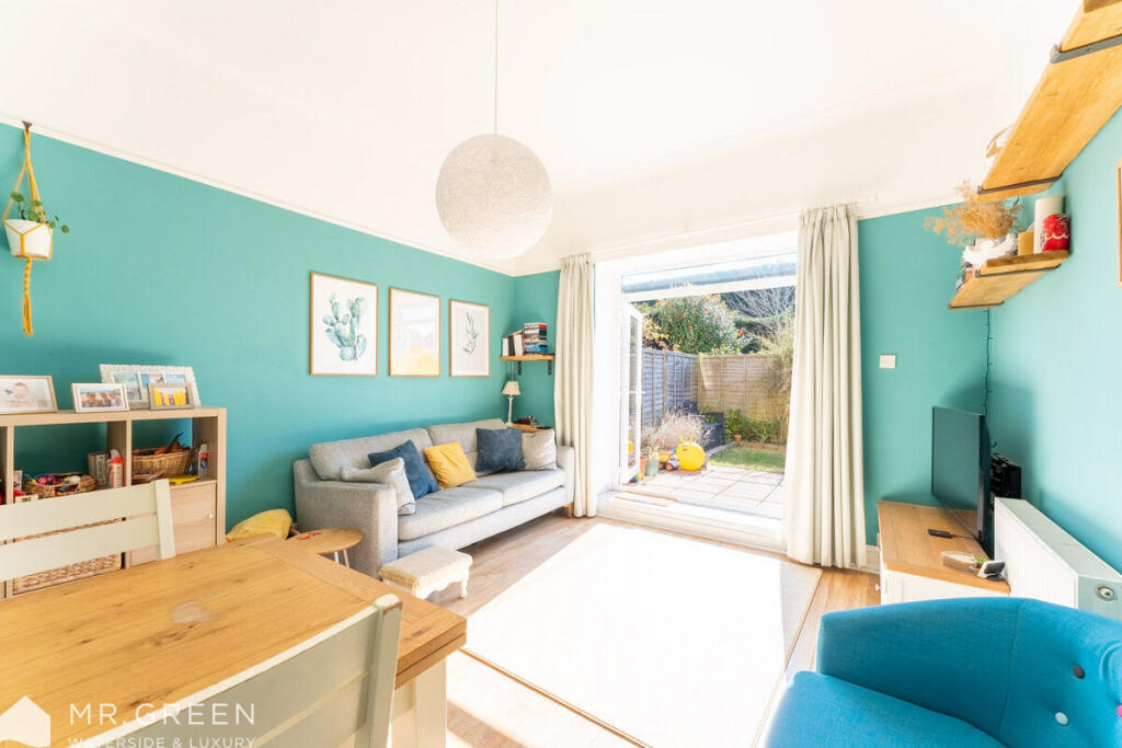Apartment in Christchurch, Southbourne, Bournemouth - View 2