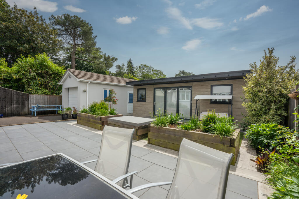 Wren Crescent, Coy Pond, Poole, Dorset, BH12 photo 4