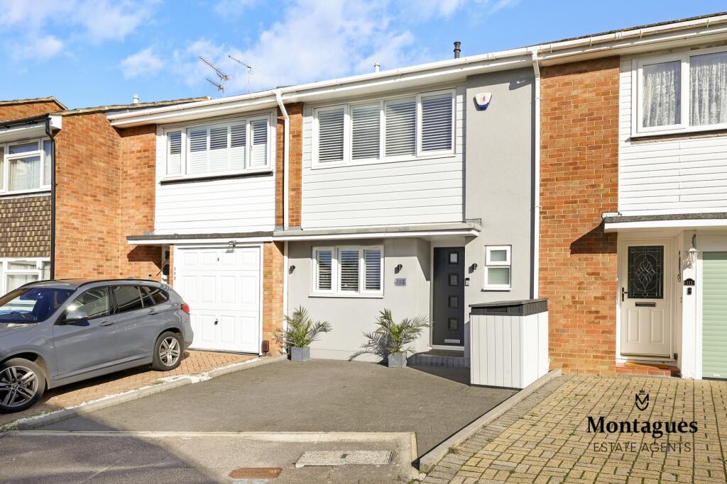 3-bed house on Thornhill, North Weald, CM16, £465,000