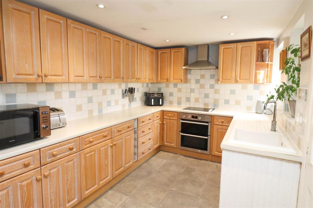 House in Hart, Church Crookham - View 3