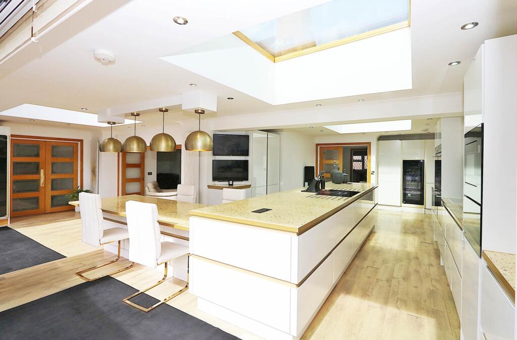 House in Tidmarsh, West Berkshire - More