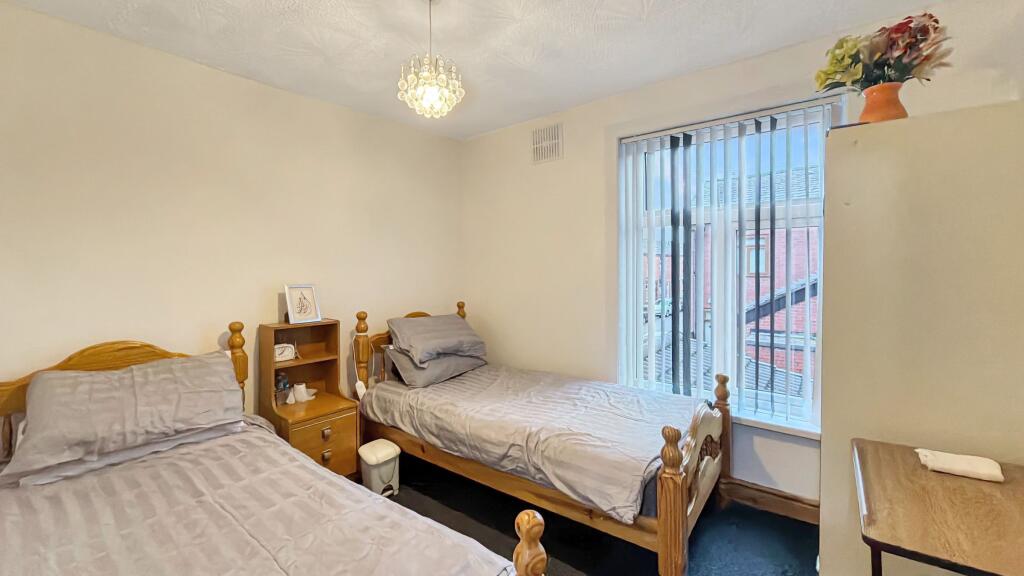 House in Bolton, Daubhill - More