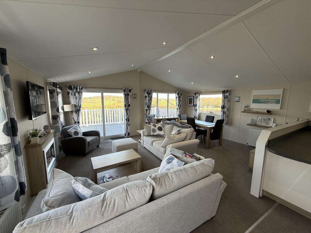 Two Bed Willerby Clearwater (40x20), Thorness Bay Holiday Park, Cowes, Isle of Wight, PO31 8NJ photo 3