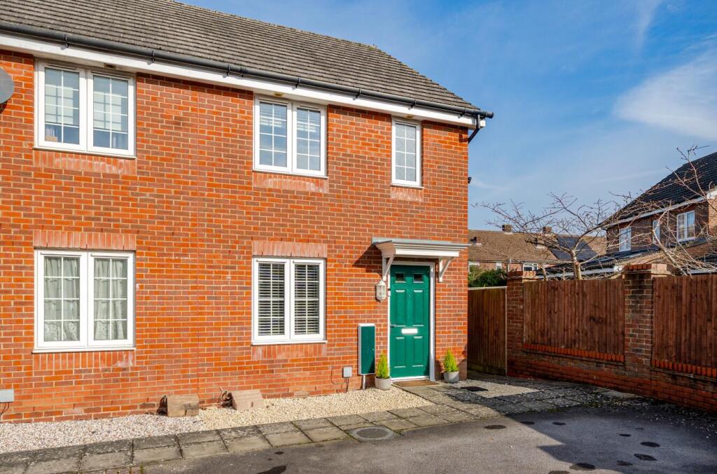 Main image of property: Viscount Gardens, Eastleigh