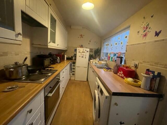 House in Lincoln - View 2