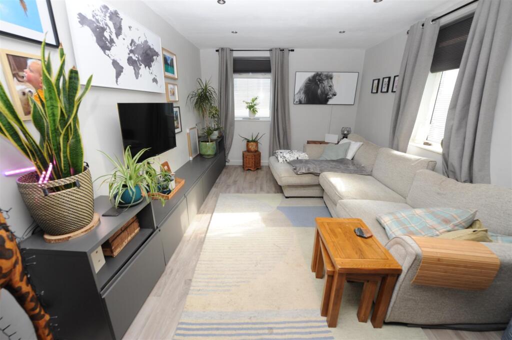 Apartment in Bradford, West Yorkshire - View 4
