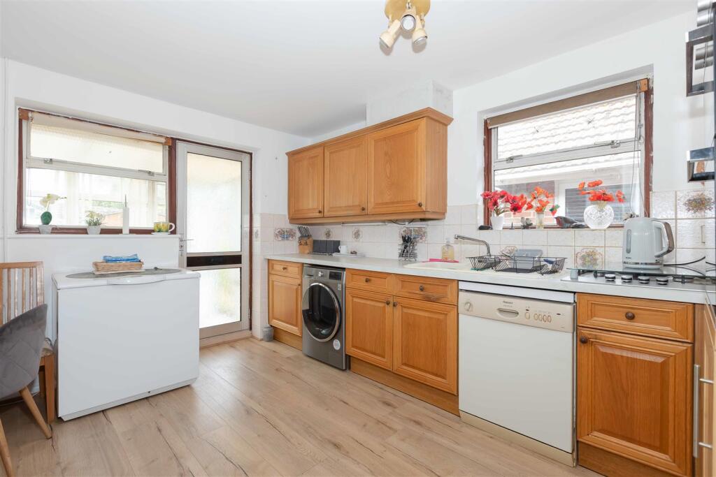 Meadow Road, Worthing photo 5