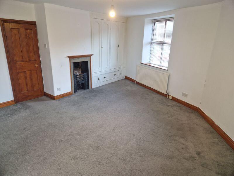 House in Leeds, Kirkstall - More
