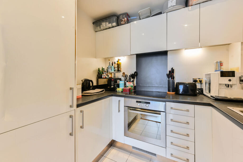 Apartment in London - View 3