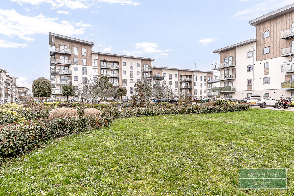 Main image of property: Meadow House, 1 Kingston Close, Maidenhead, SL6 1BF