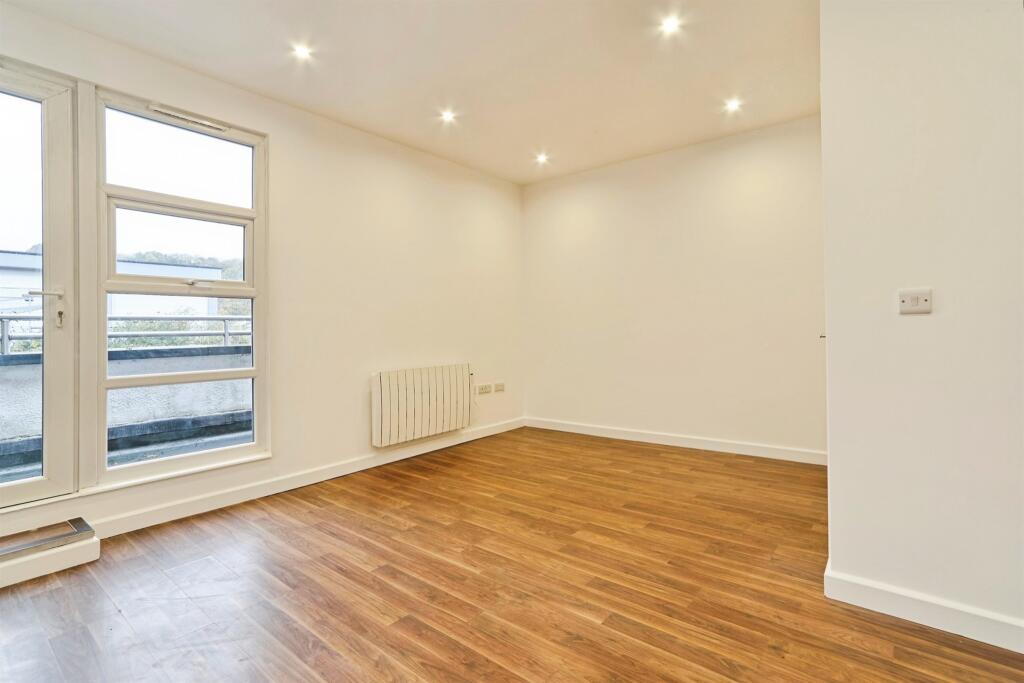 Additional image 6 of Dockfield Terrace, Shipley