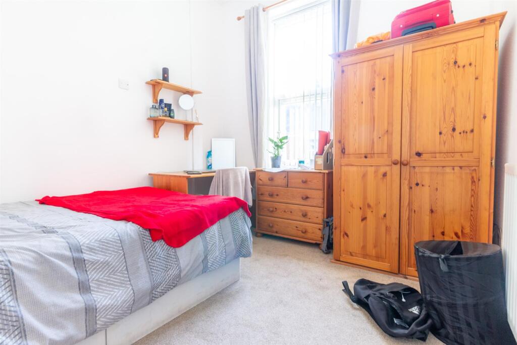 Apartment in Newcastle upon Tyne - View 4