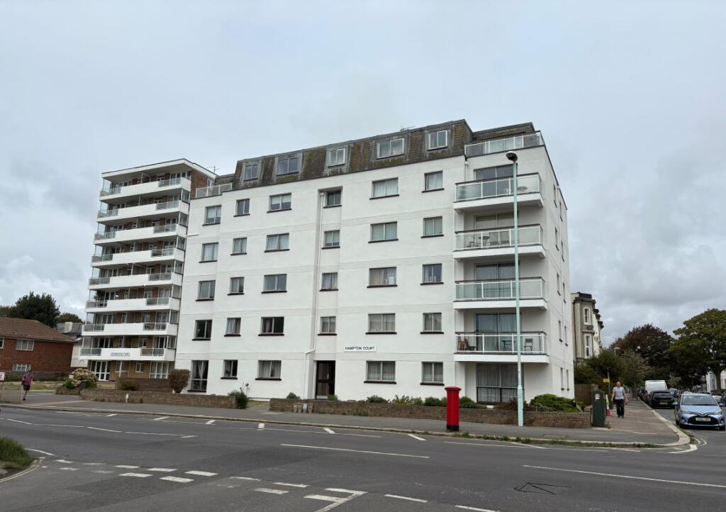 Main image of property: Flat 13 Hampton Court, Brighton Road, Worthing, BN11 2EF