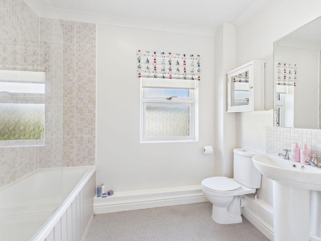 Apartment in Penryn, Bissom - View 5
