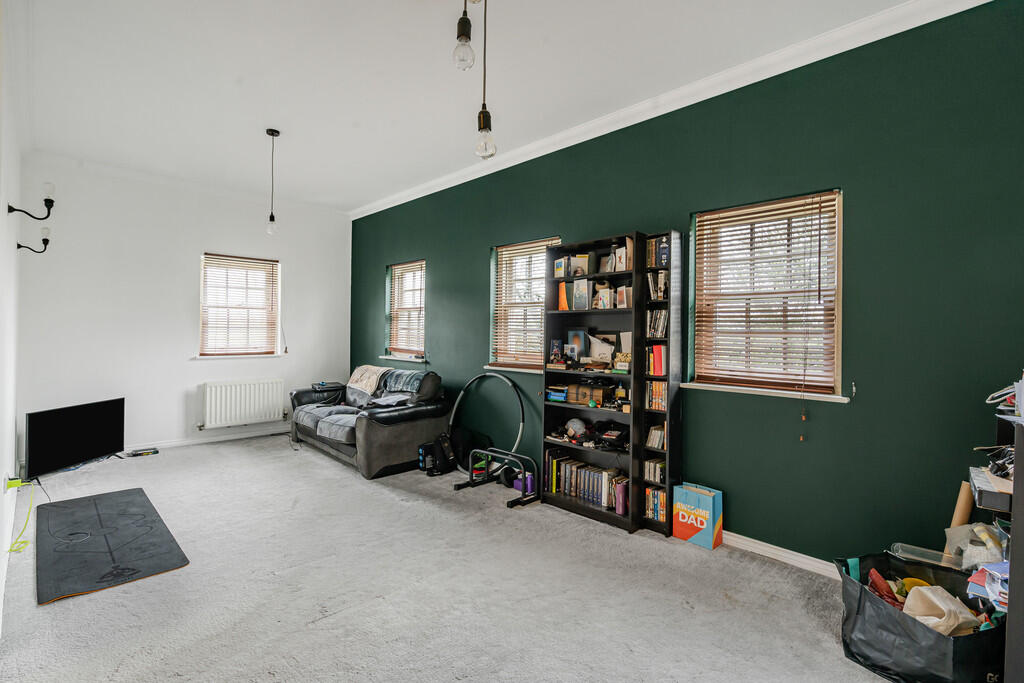Gawton Crescent, Netherne On The Hill photo 4