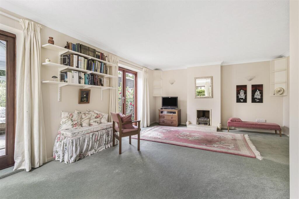 Colehills Close, Saffron Walden photo 2