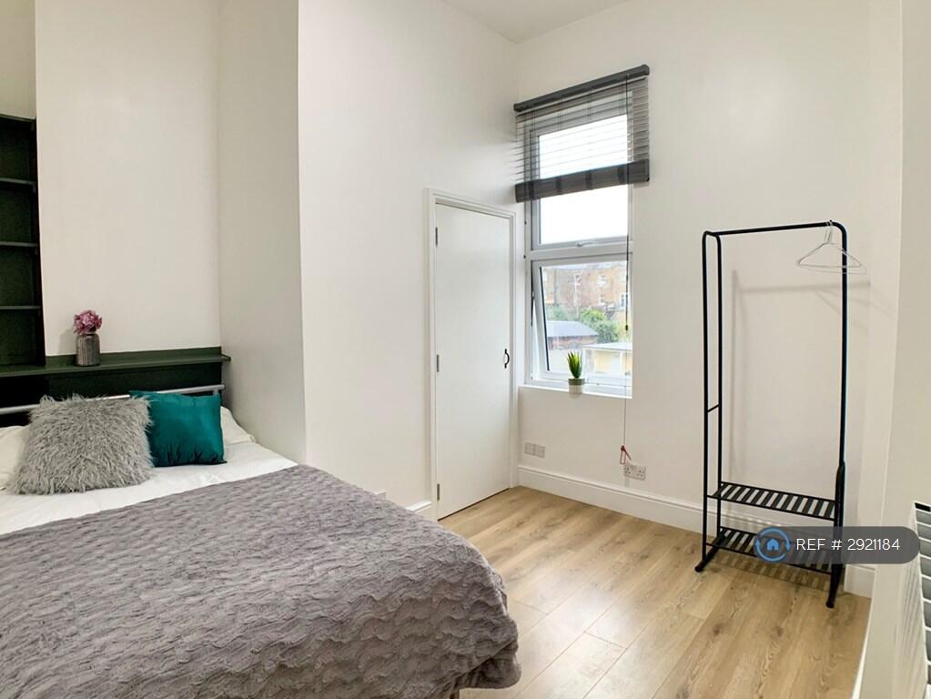 Main image of property: Ferme Park Road, London, N4