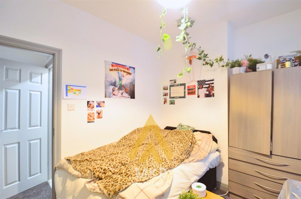6 bedroom terraced house for rent