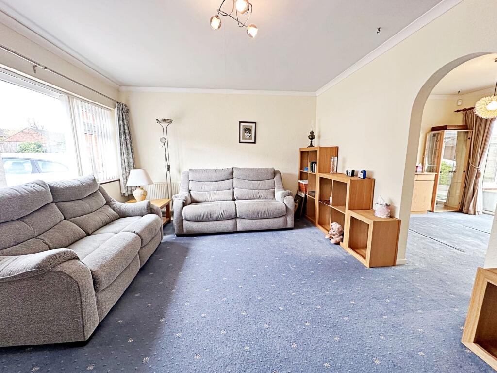 Croome Close, Drakes Broughton, WR10 photo 2