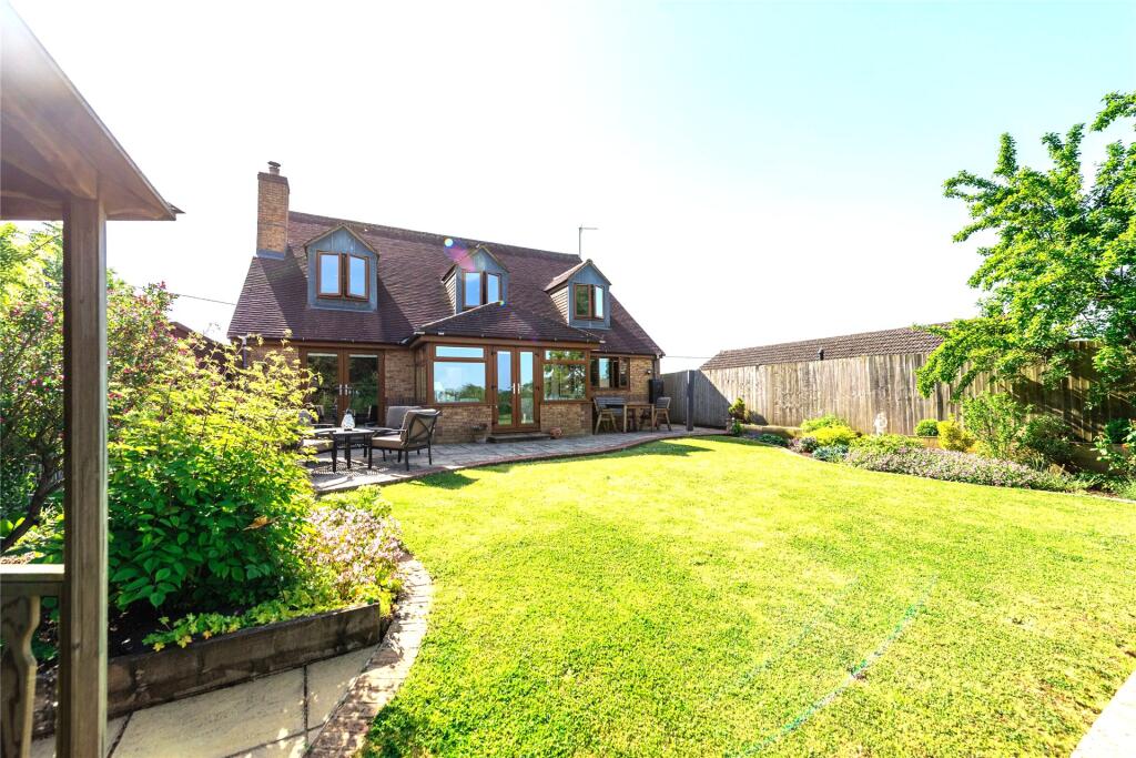 Nash Road, Great Horwood, Buckinghamshire, MK17 photo 3