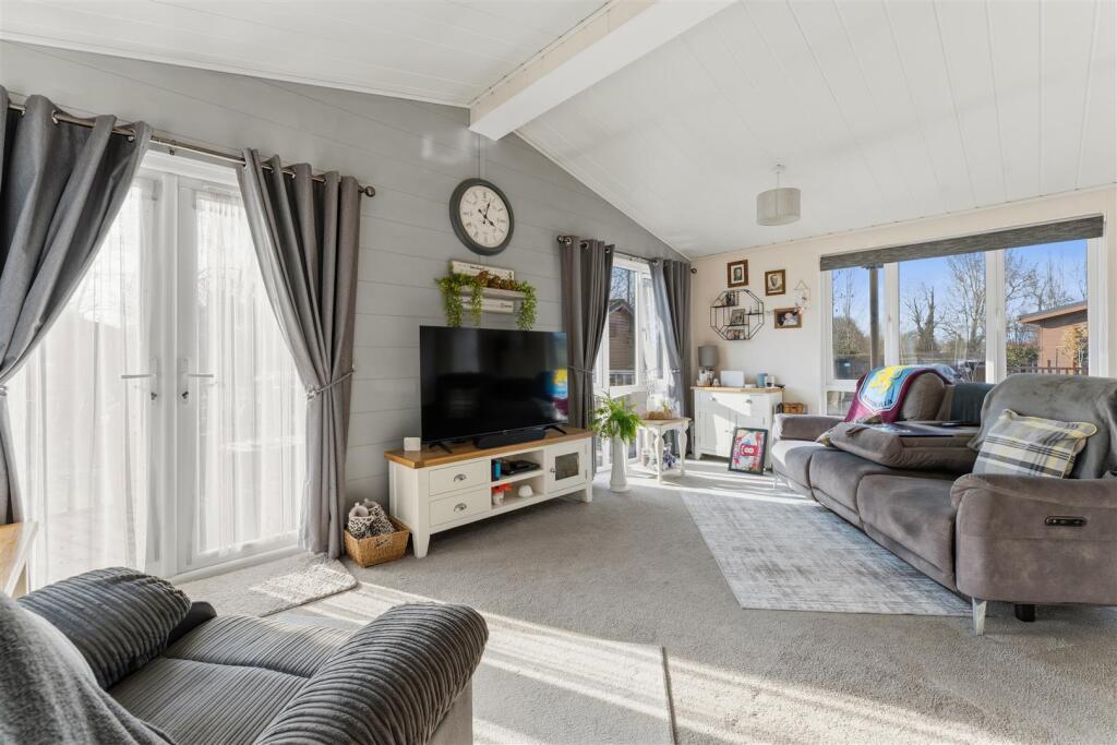 The Lodges, Wicksteed Park, Barton Road, Kettering photo 3