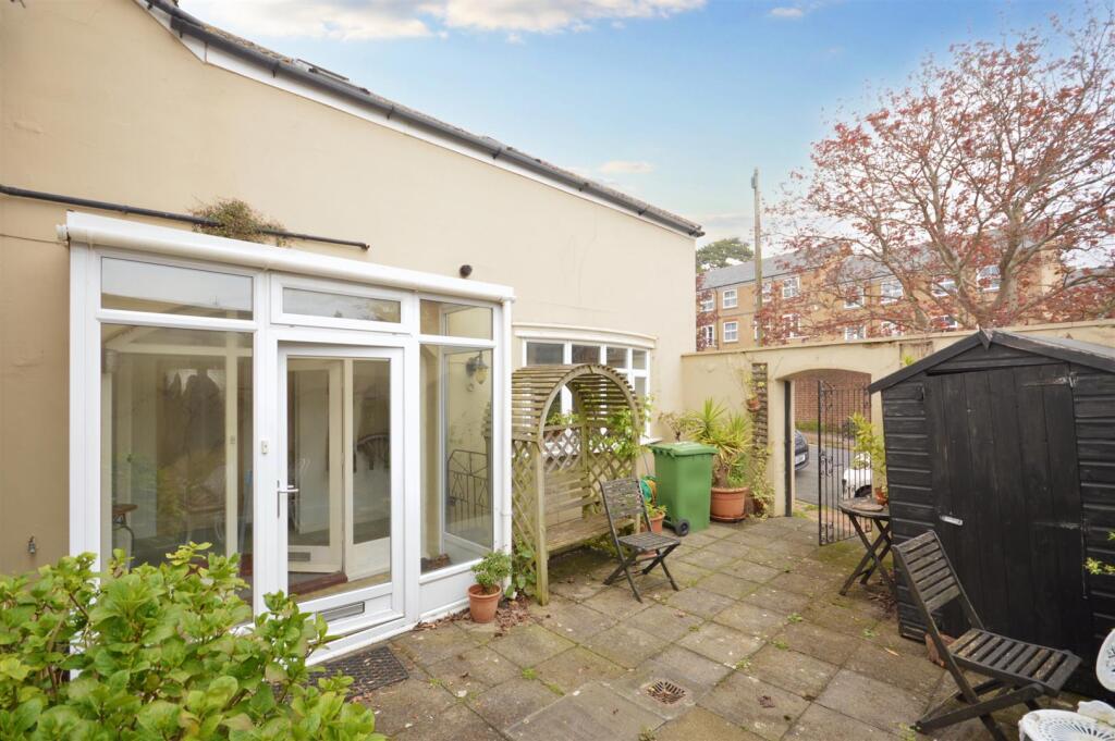 House in Brighton - View 4