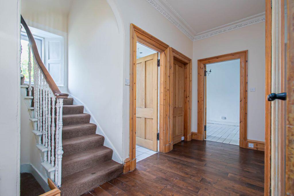 Apartment in Kirkcaldy, Central Dunfermline - View 5