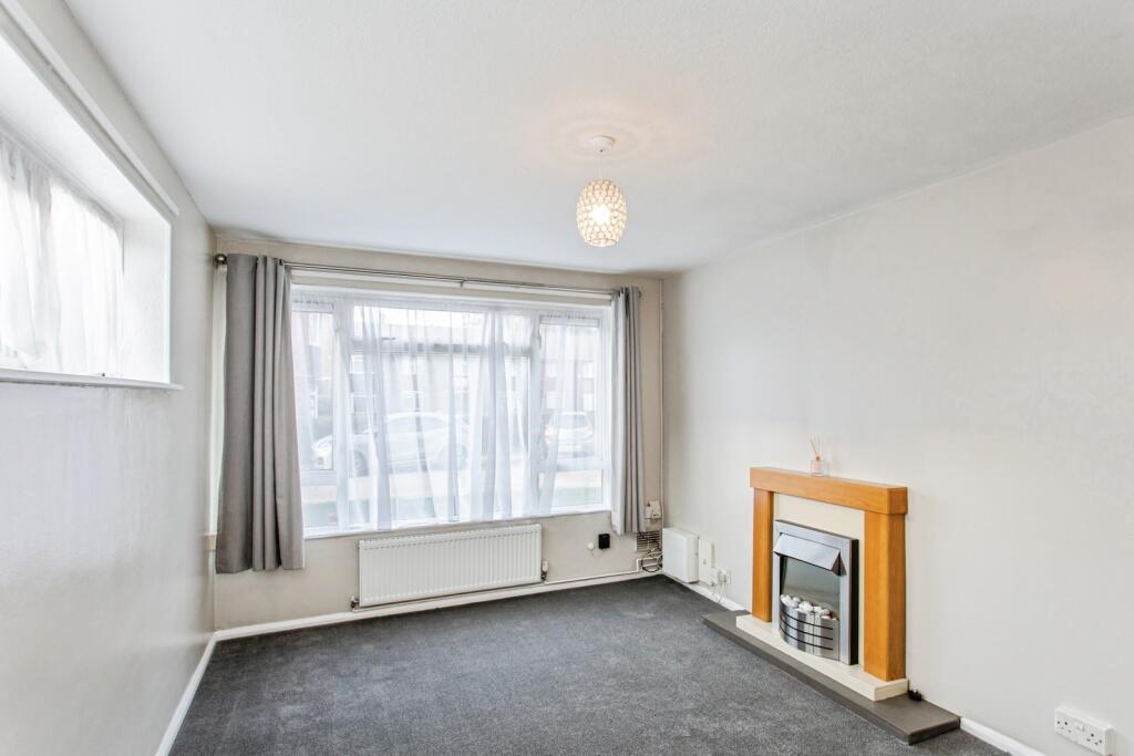 Apartment in Southend-on-Sea, Essex - View 3