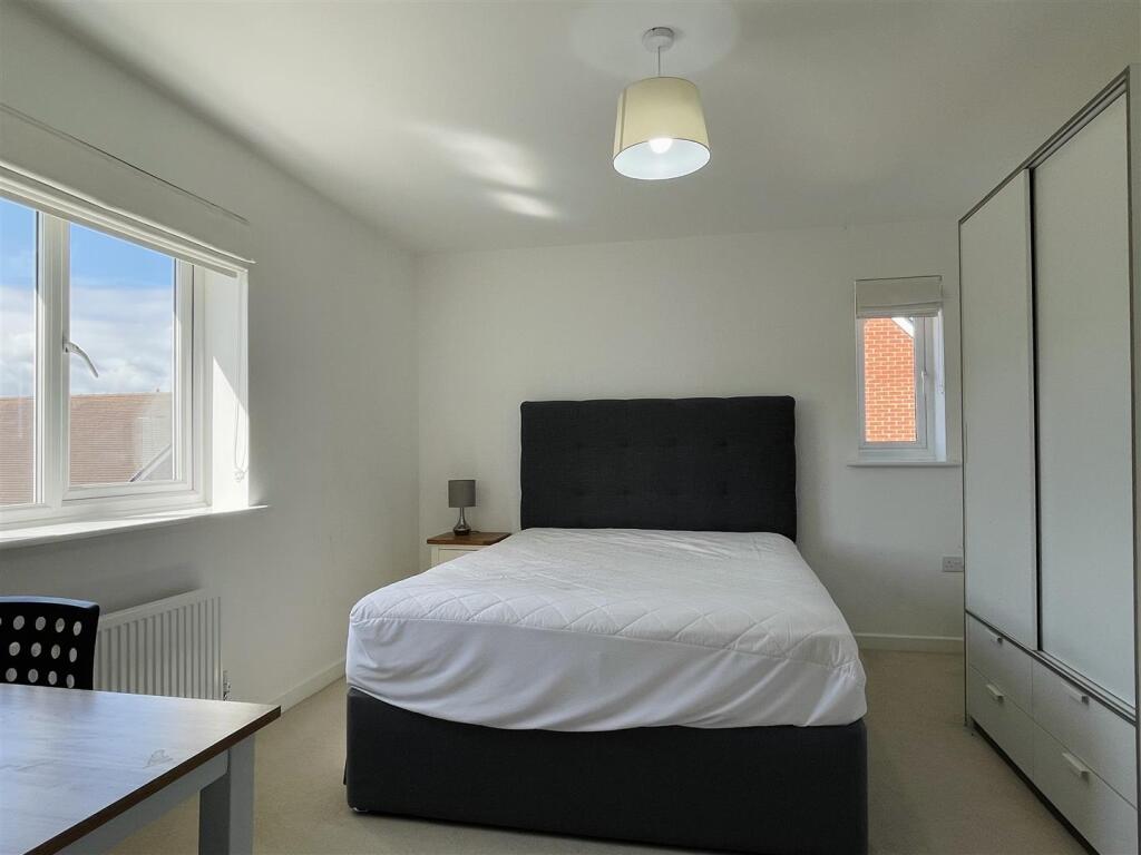 6 bedroom town house for rent