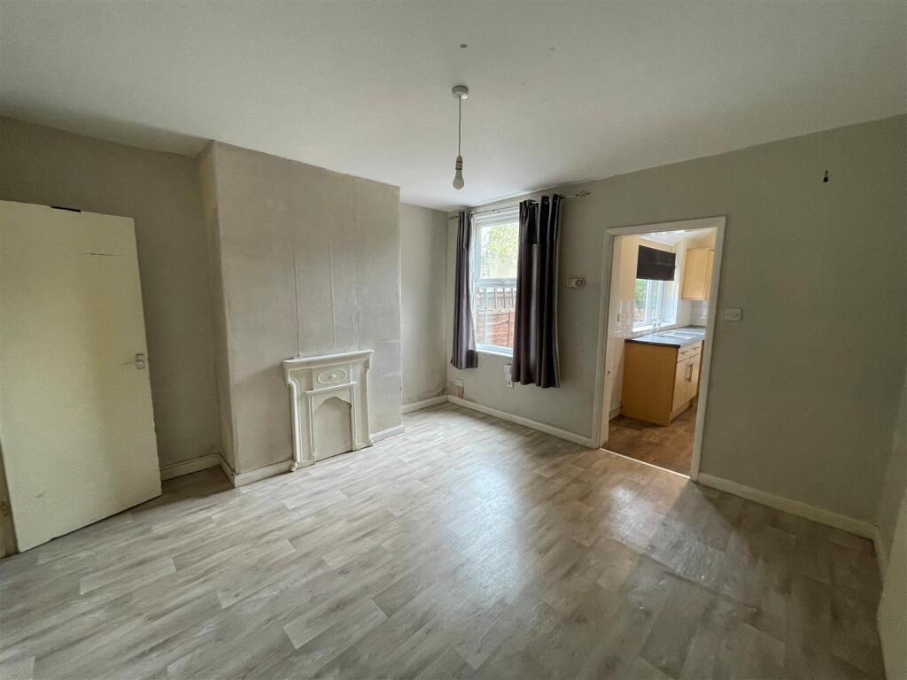Pinfold Lane, Balderton, Newark - View 4