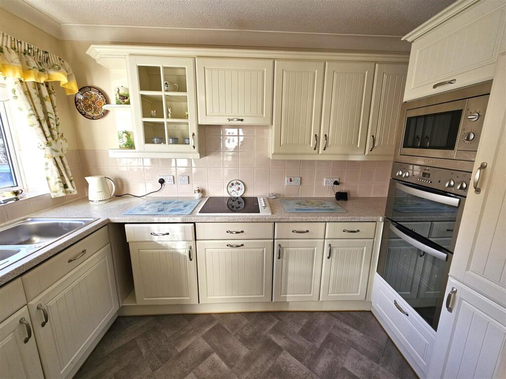 Parkwood Road, Tavistock photo 4