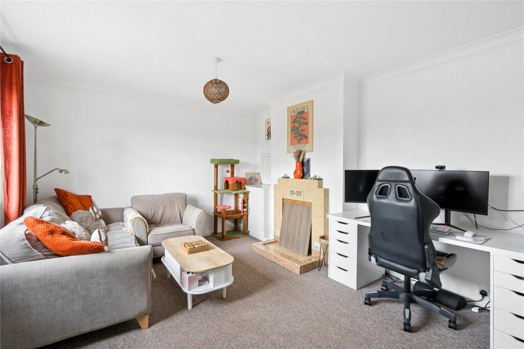Apartment in Reading - View 4