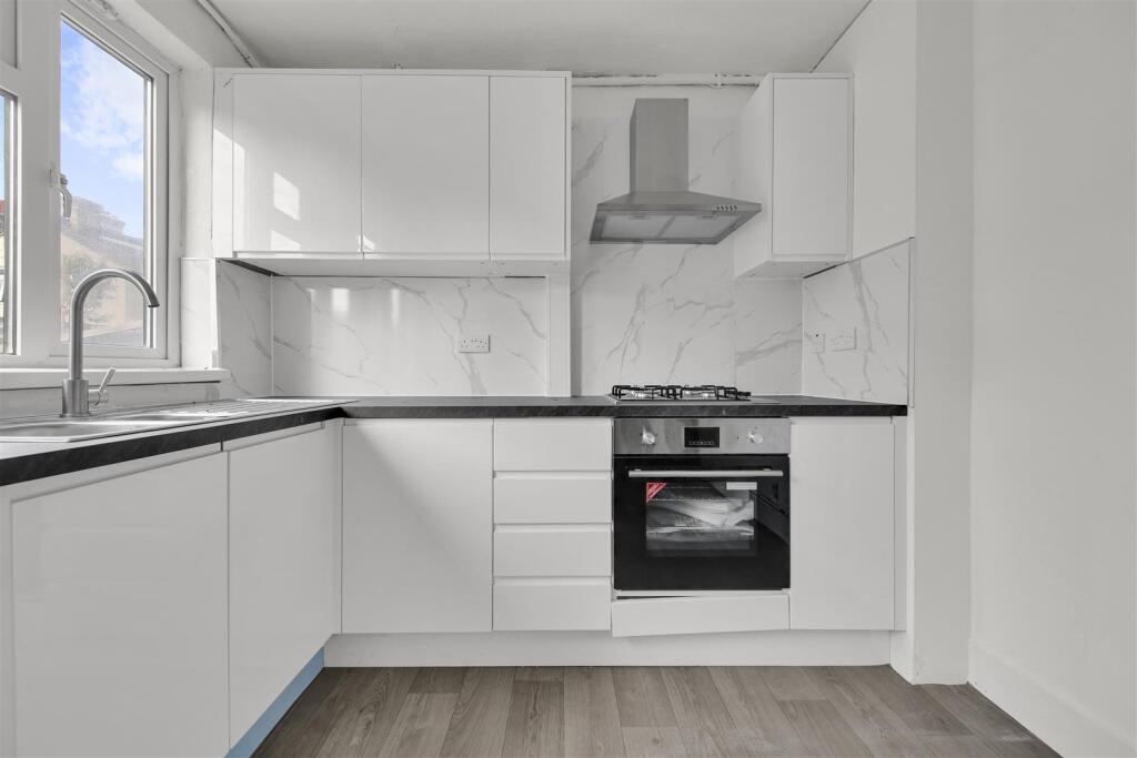 House in London - View 2