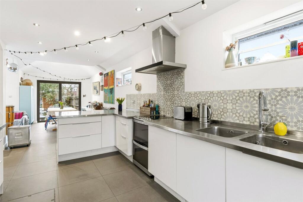 Craneford Way, Twickenham, TW2 photo 4