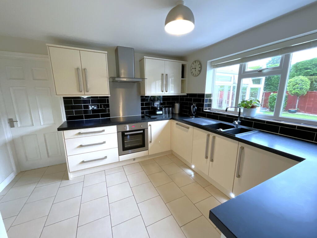 House in Dudley, West Midlands - View 6