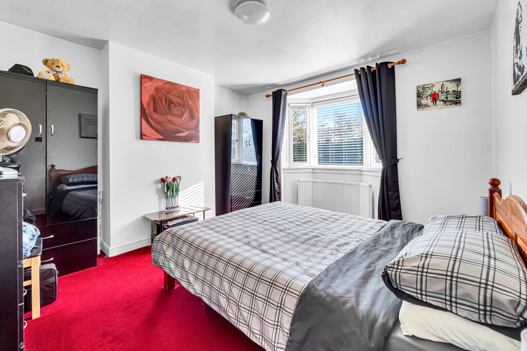 Oakhall Drive, Sunbury-on-Thames photo 4