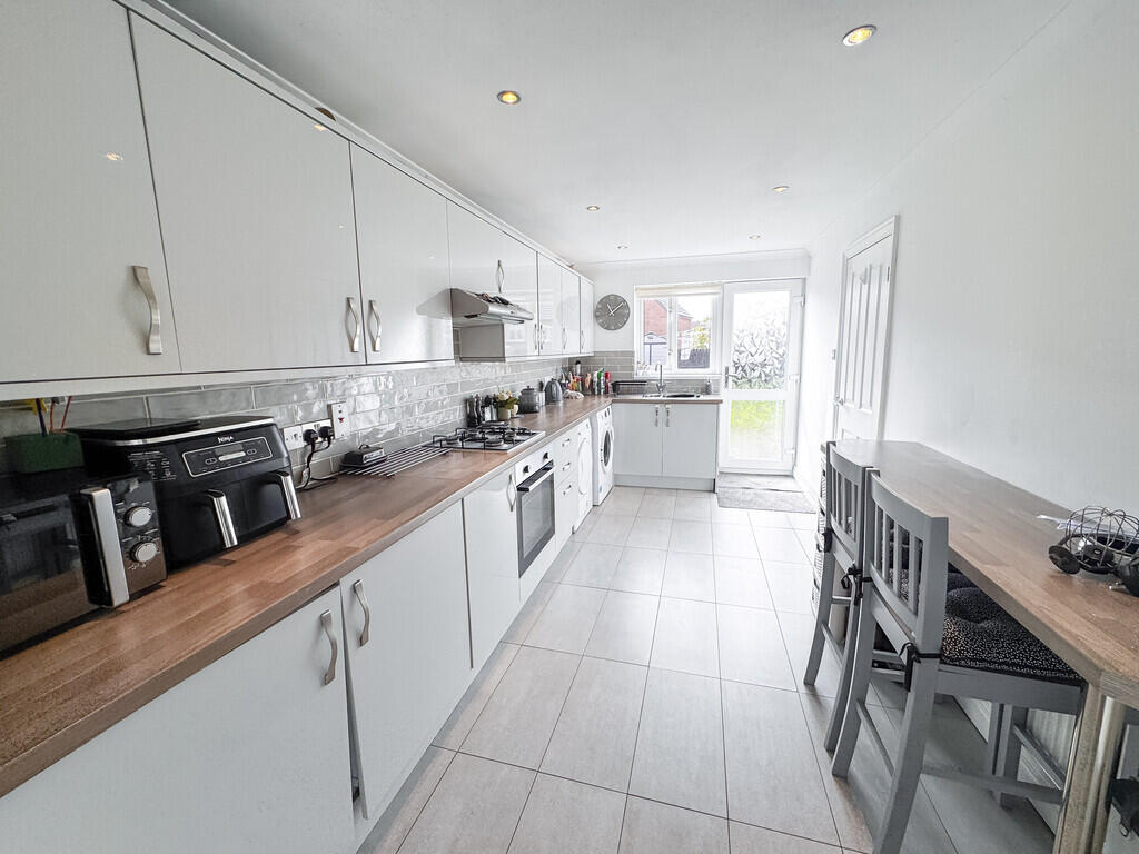 House in Newport - View 3