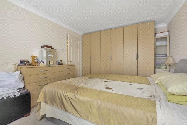 Apartment in Reading, Southcote - More
