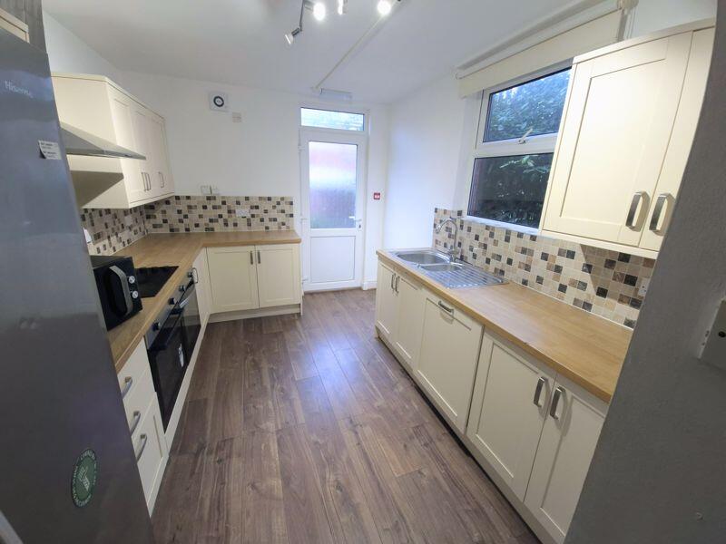 Estcourt Terrace, Leeds photo 3