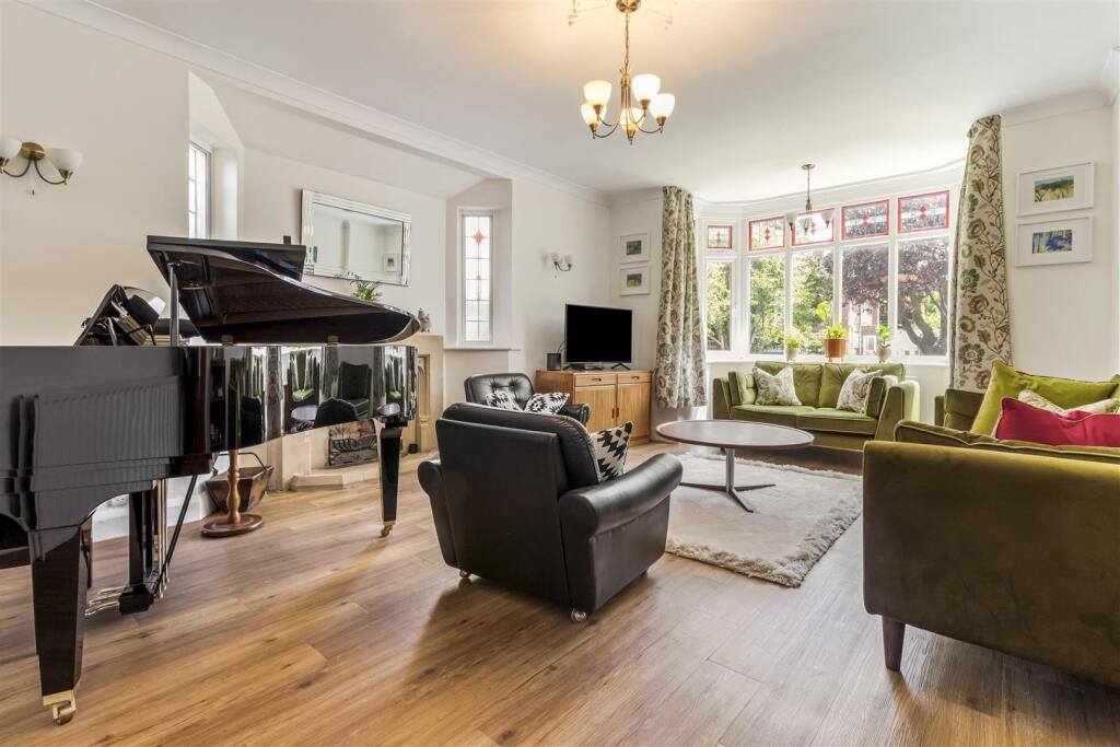 West Park Lane, Goring-By-Sea, Worthing - View 2
