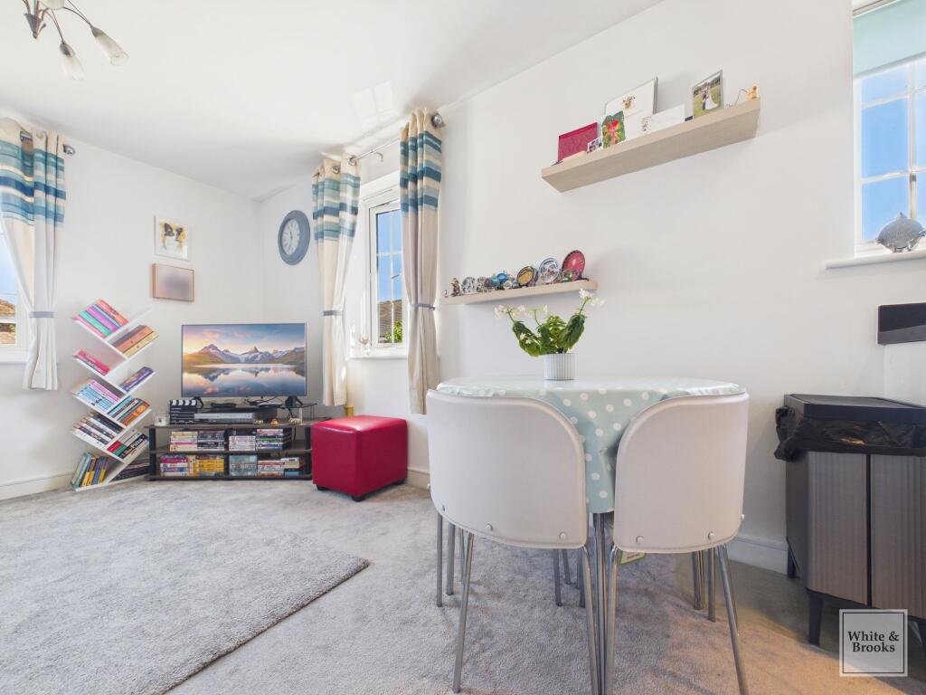 Apartment in Chichester, Tangmere - View 4