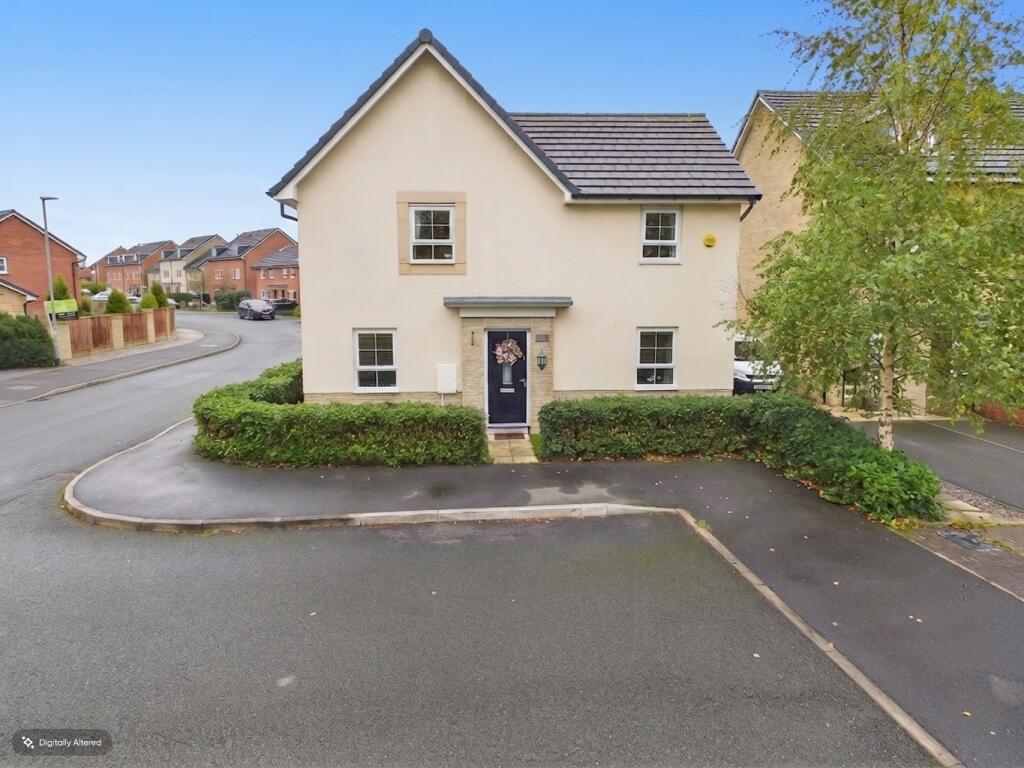 4-bed detached on Sgt Mark Stansfield Way, Hyde, Greater Manchester, SK14 3FW, £375,000