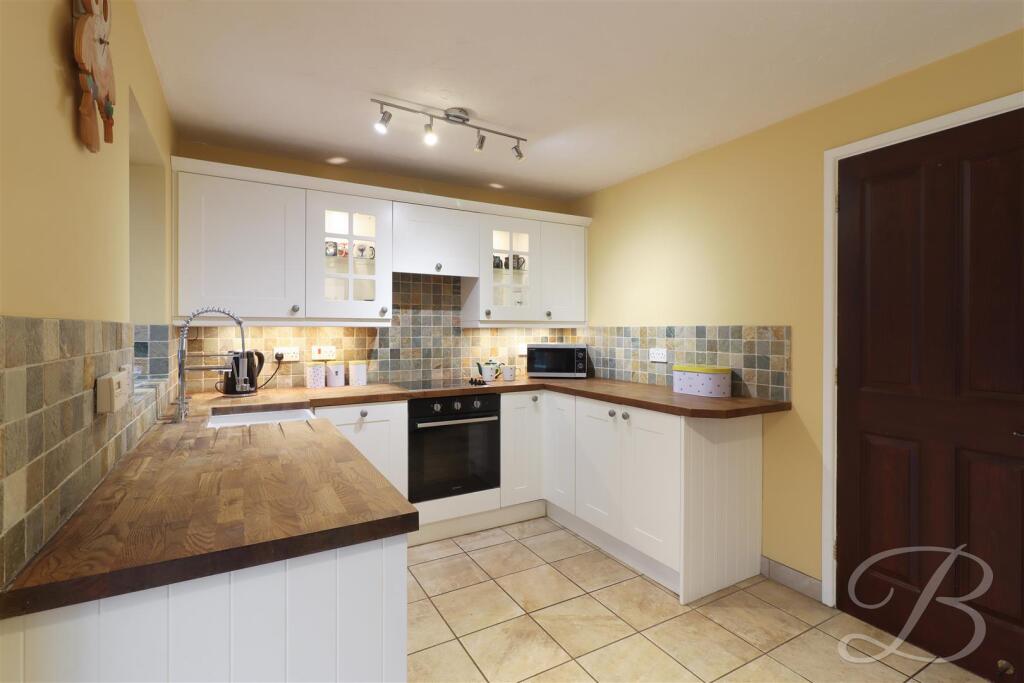 Ridgeway Avenue, Bolsover, Chesterfield photo 4
