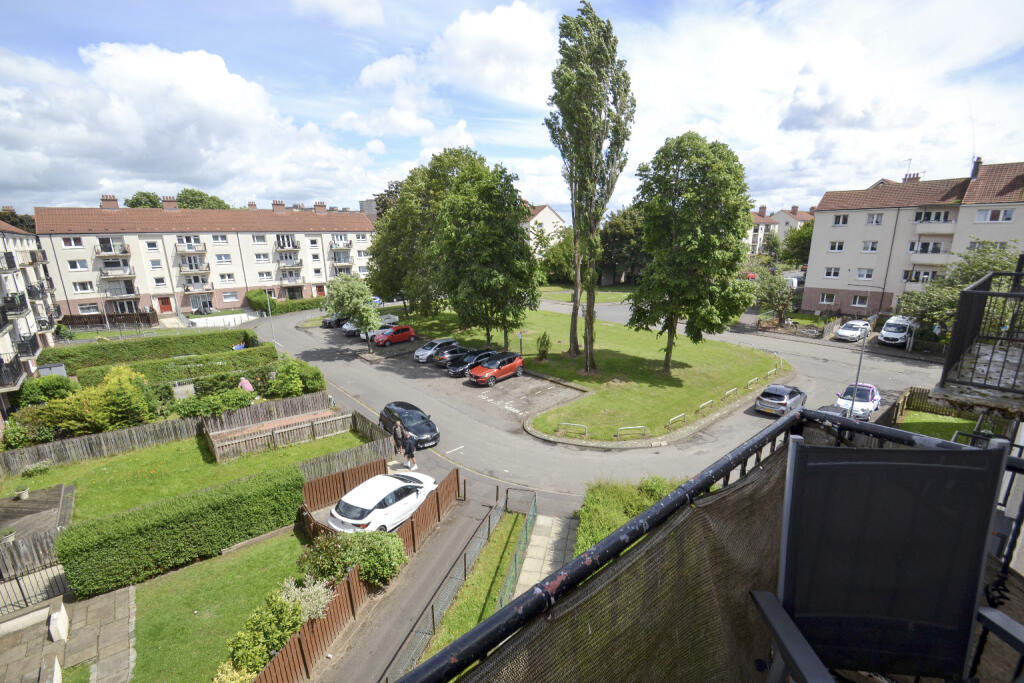 Apartment in Glasgow, Hangingshaw, Toryglen - View 4